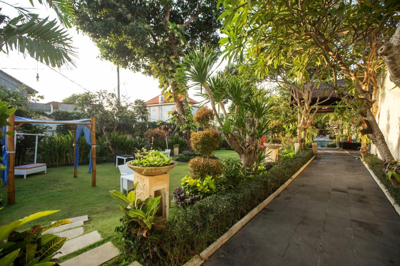 Marbella Pool Suites Seminyak Esterno foto